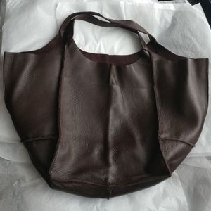 Oversized leather tote bag